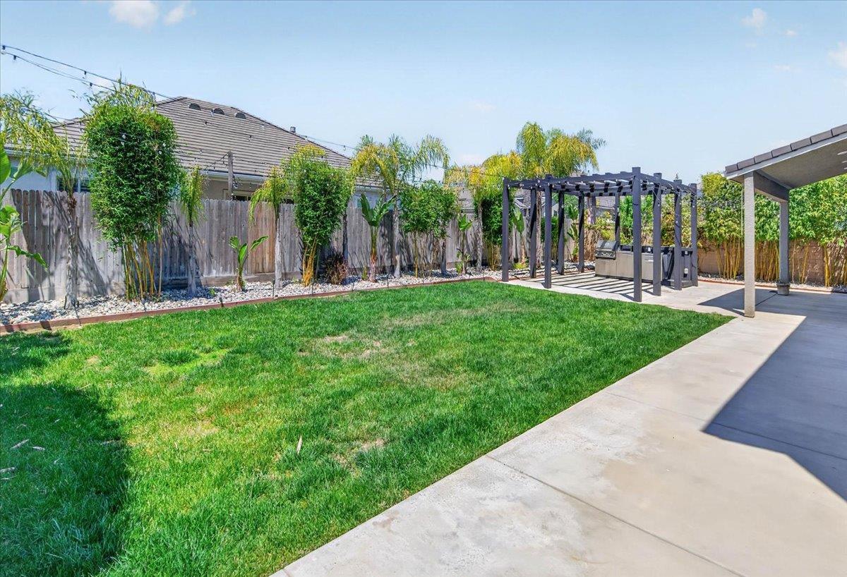 338 Boulder Dr S, Madera, CA 93636