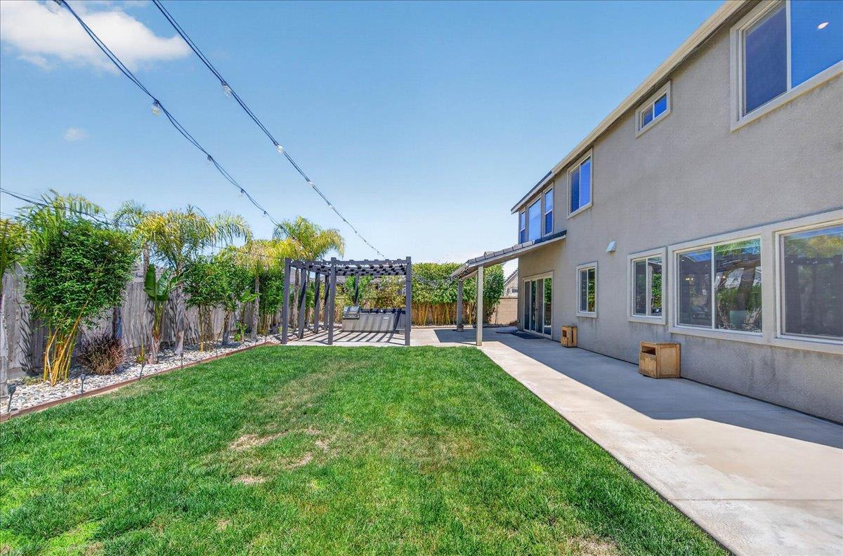 338 Boulder Dr S, Madera, CA 93636