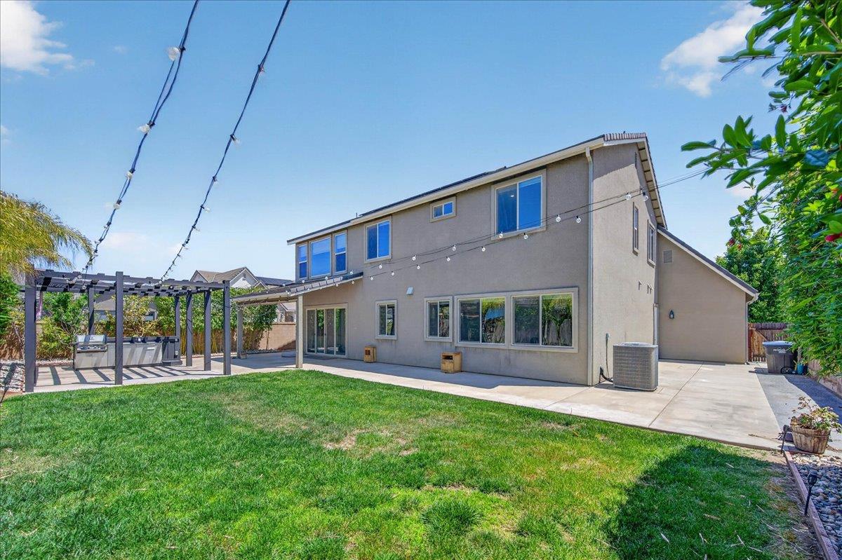 338 Boulder Dr S, Madera, CA 93636