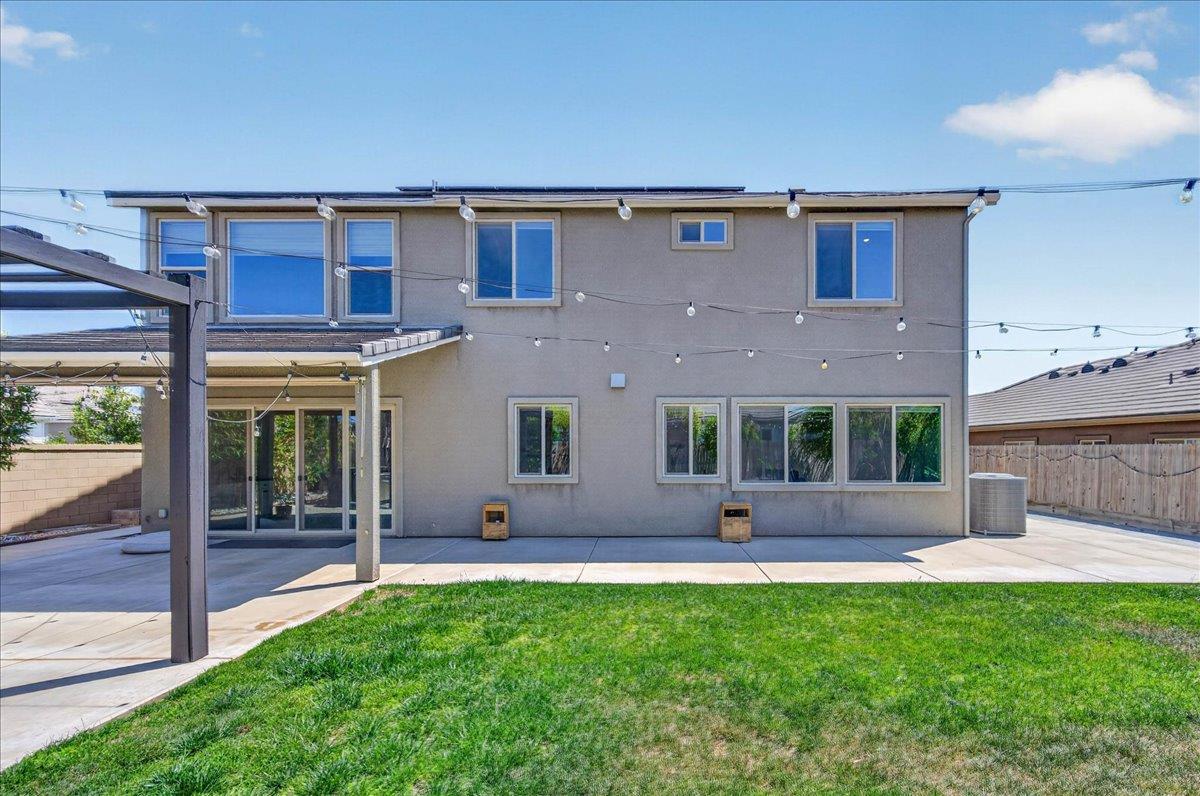 338 Boulder Dr S, Madera, CA 93636