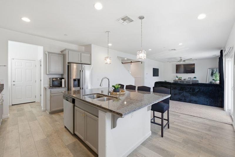1799 Florence Ave, Dinuba, CA 93618