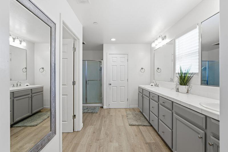 1799 Florence Ave, Dinuba, CA 93618