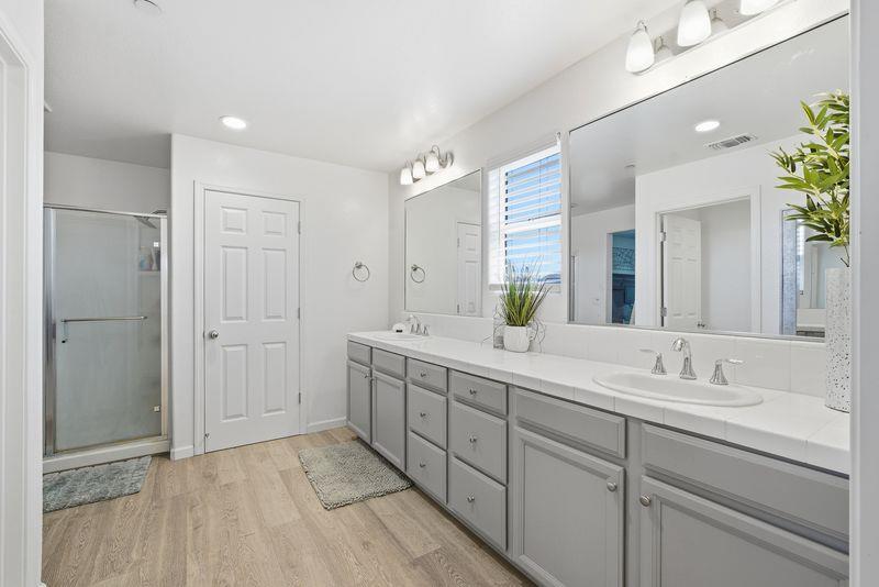 1799 Florence Ave, Dinuba, CA 93618