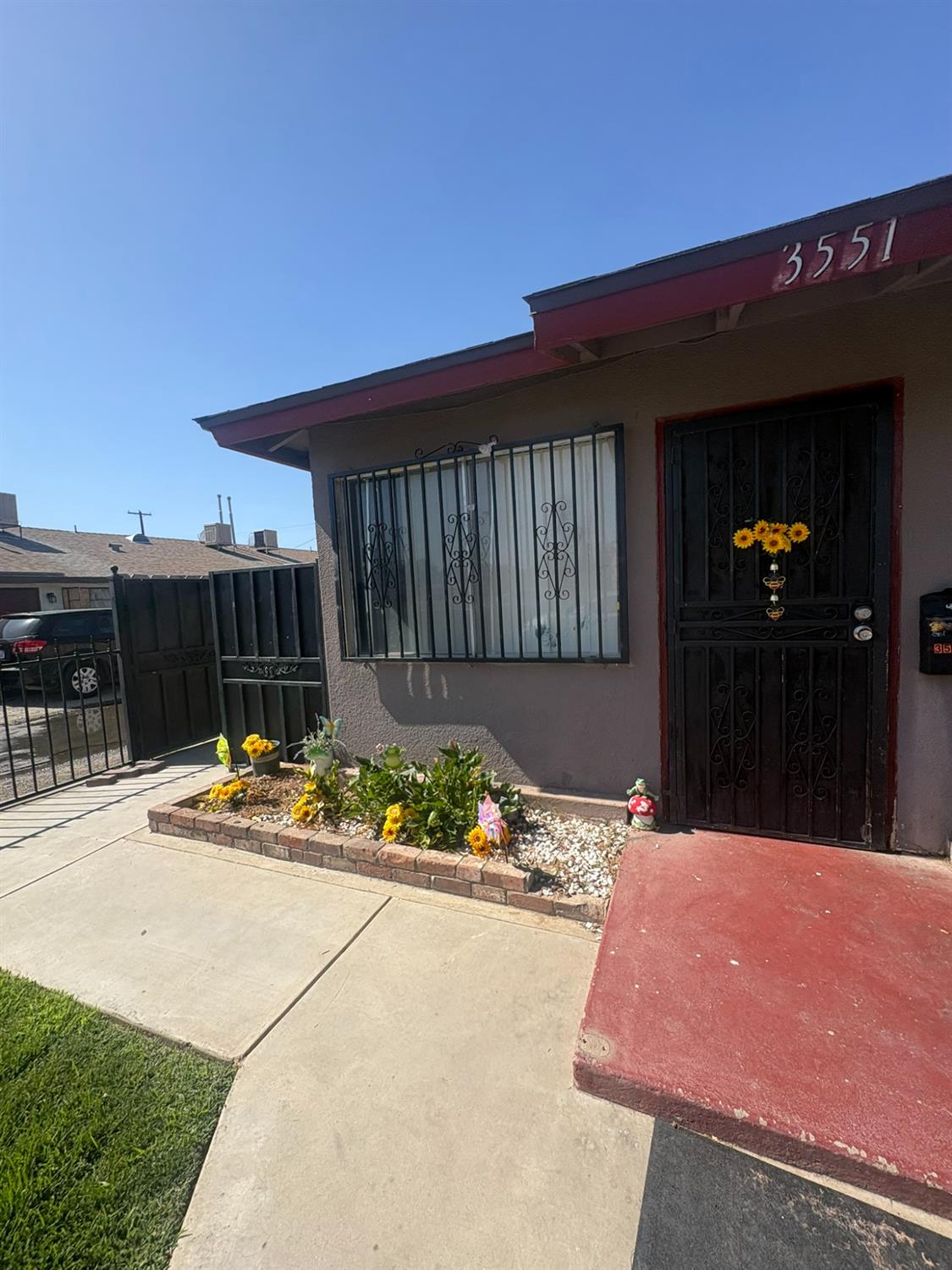 3555 E McKinley Ave, Fresno, CA 93703