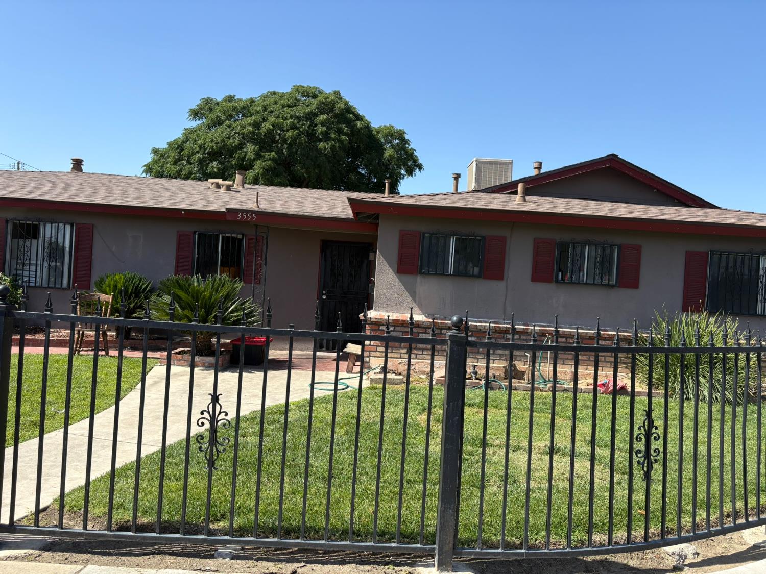 3555 E McKinley Ave, Fresno, CA 93703