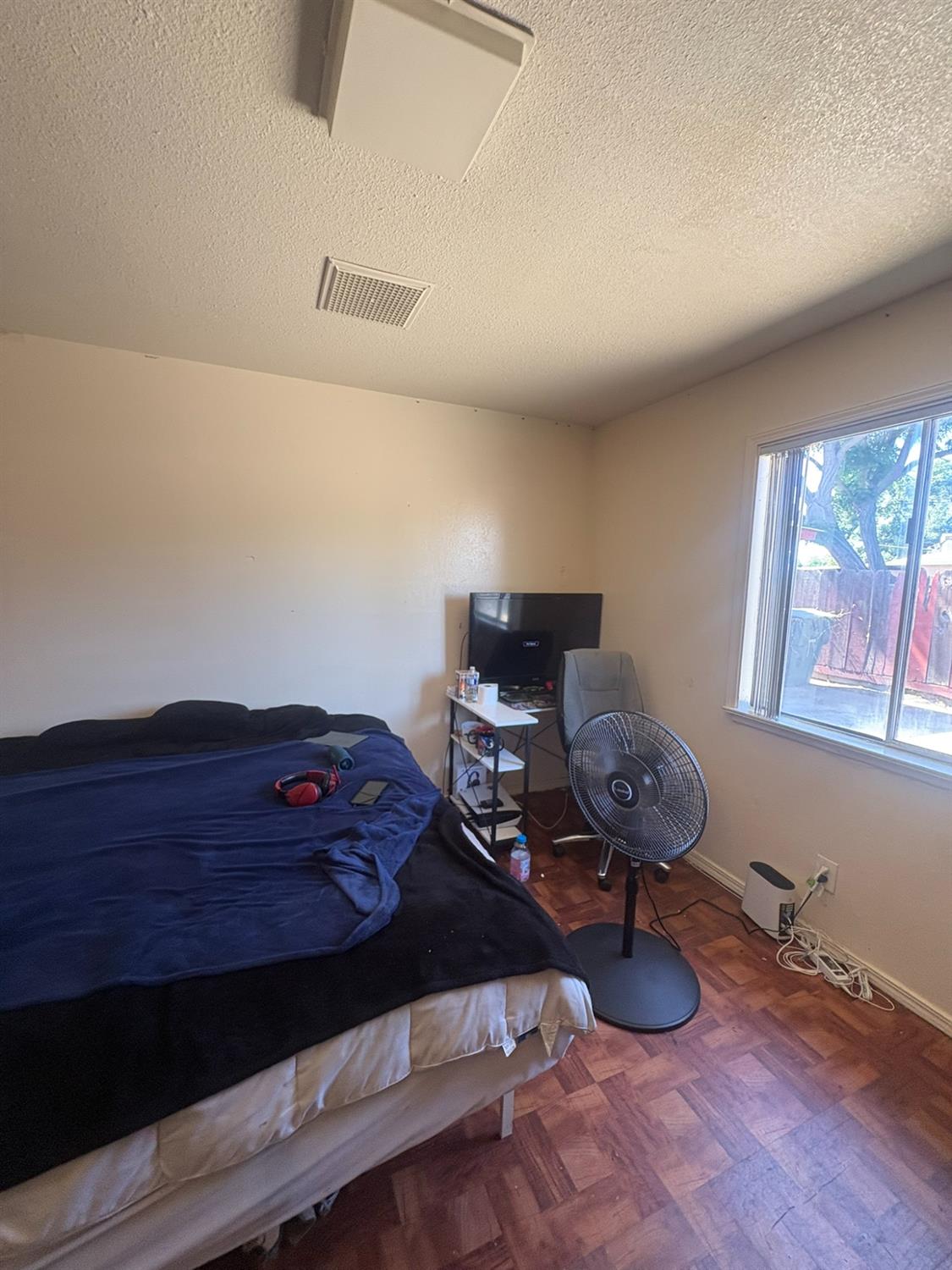 3555 E McKinley Ave, Fresno, CA 93703