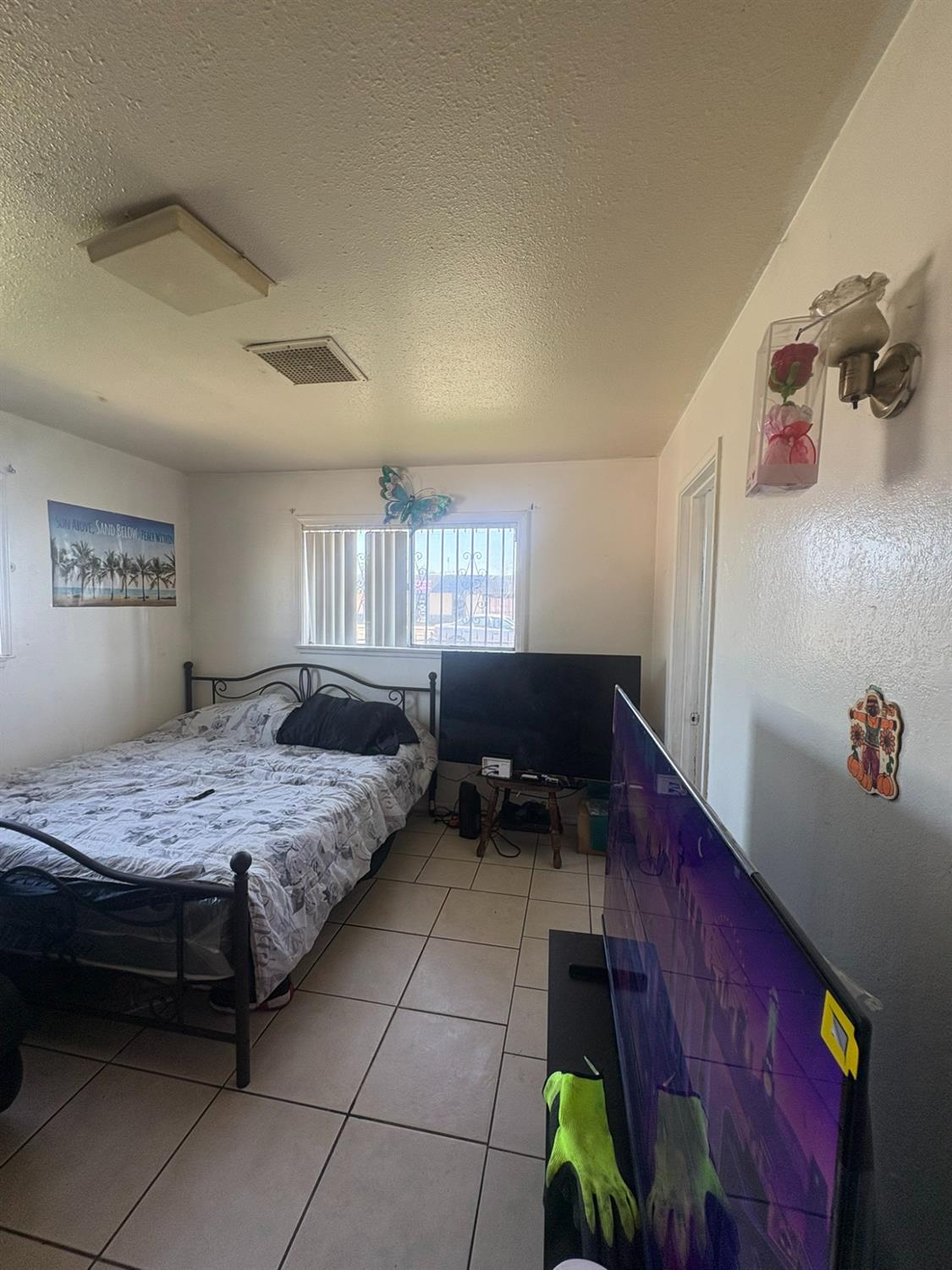 3555 E McKinley Ave, Fresno, CA 93703