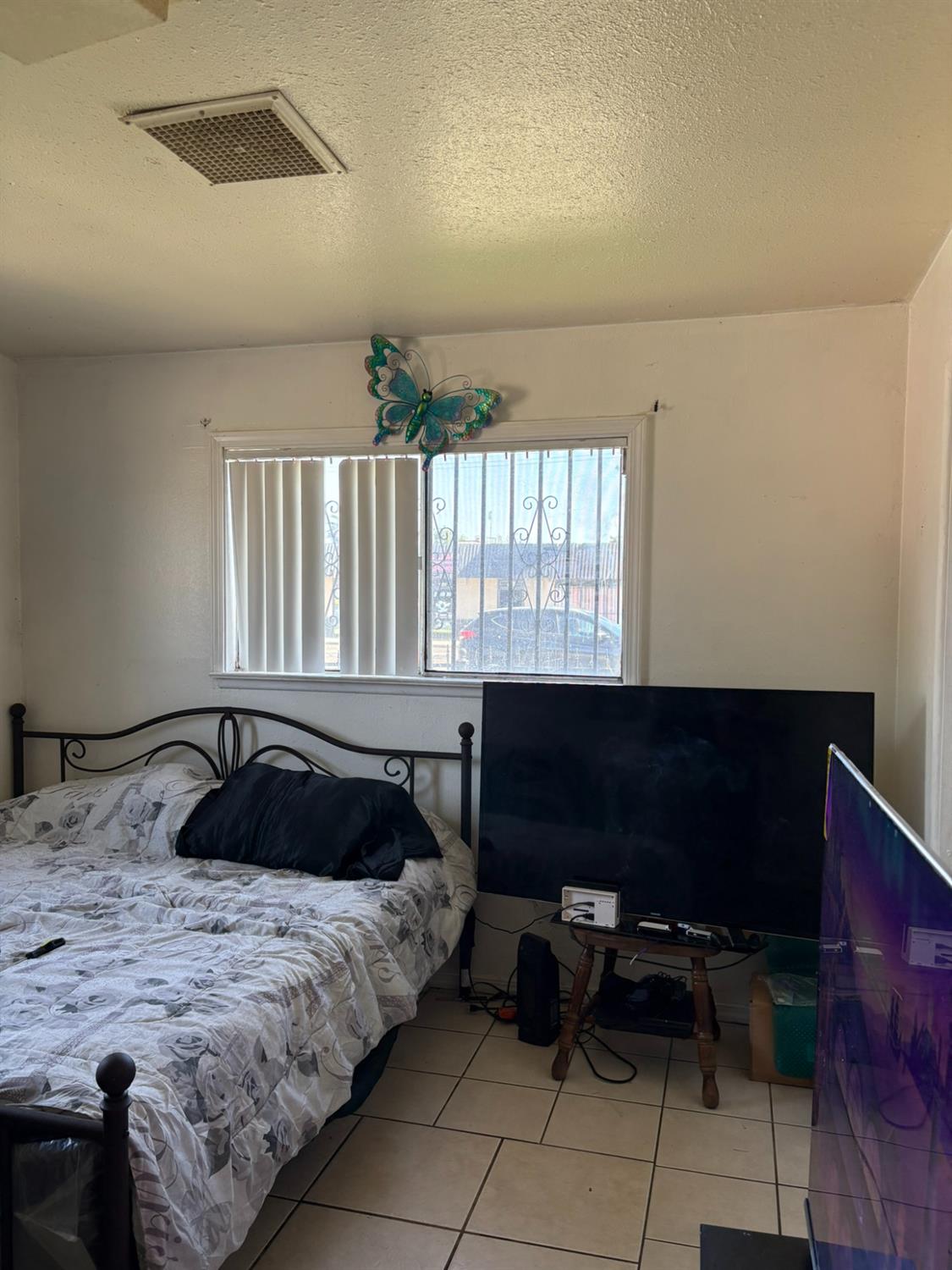 3555 E McKinley Ave, Fresno, CA 93703