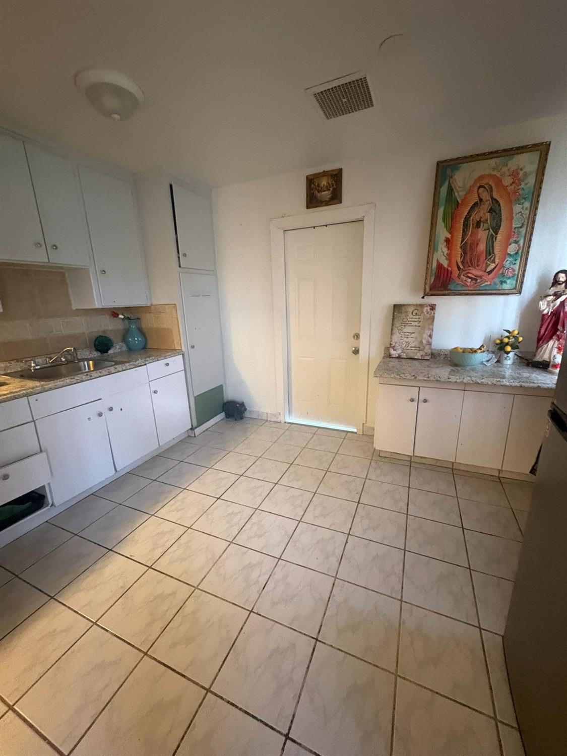 3555 E McKinley Ave, Fresno, CA 93703