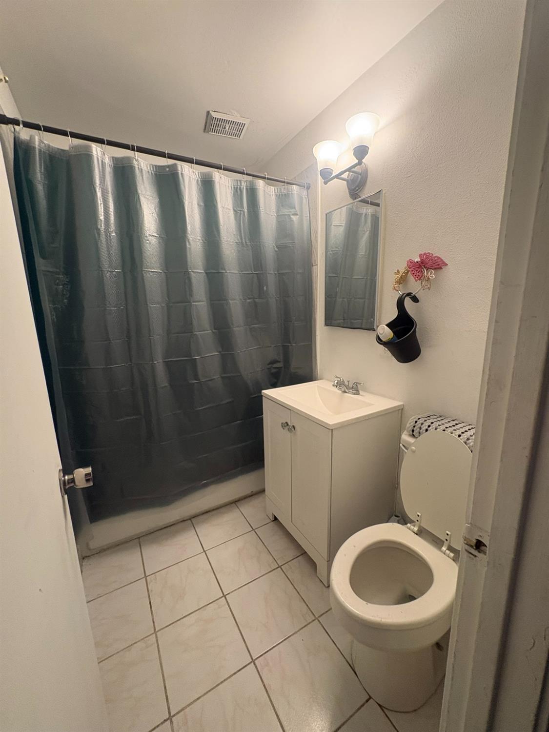 3555 E McKinley Ave, Fresno, CA 93703