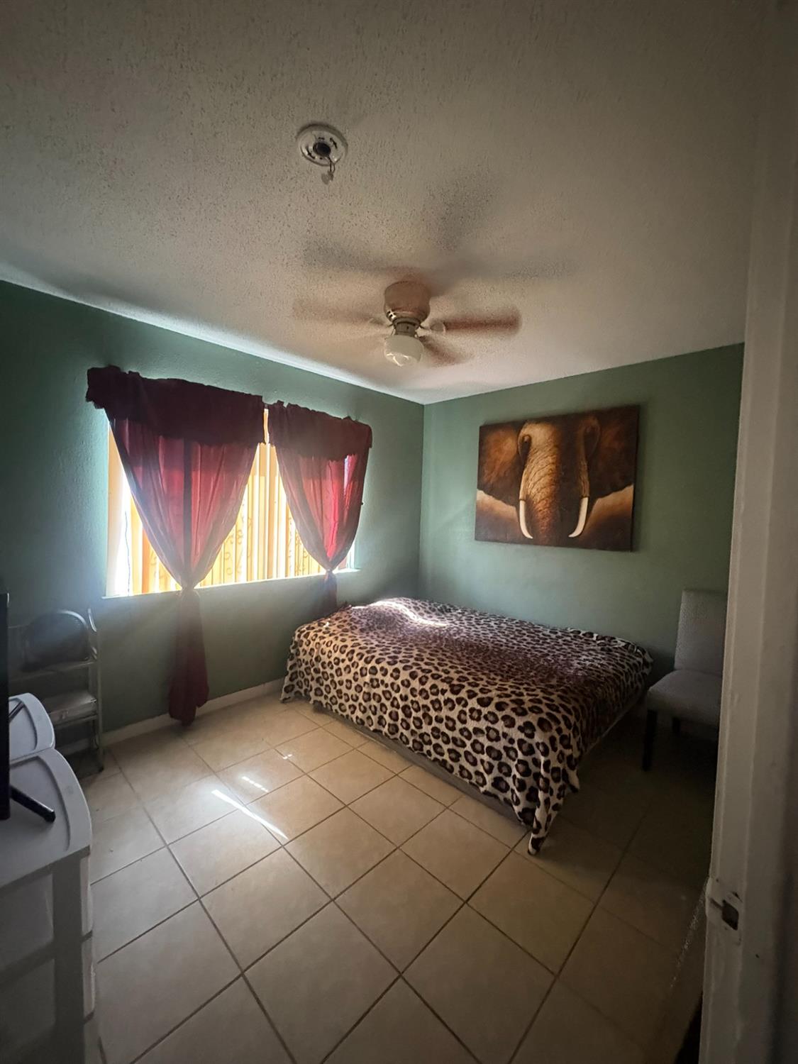 3555 E McKinley Ave, Fresno, CA 93703