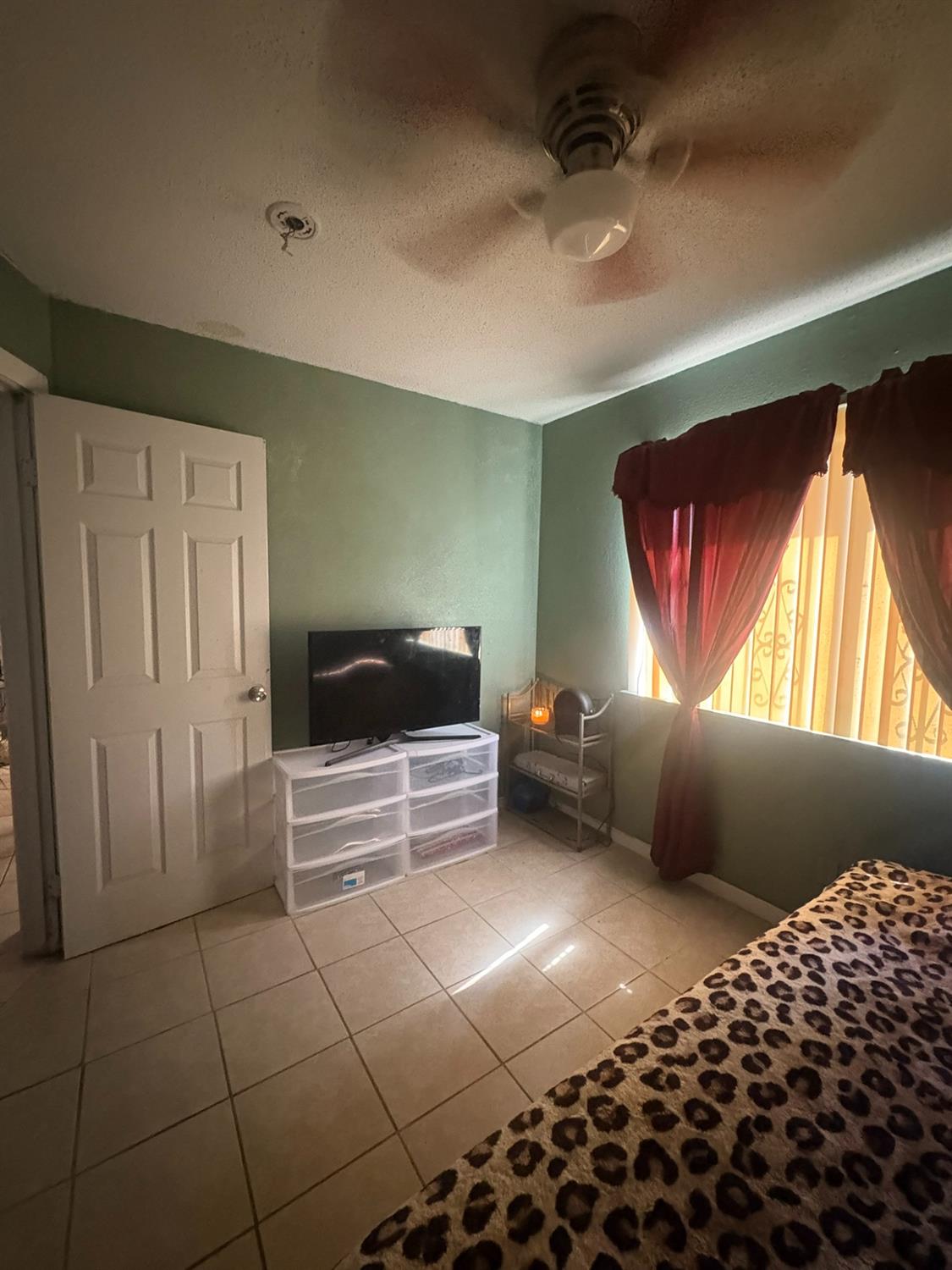 3555 E McKinley Ave, Fresno, CA 93703