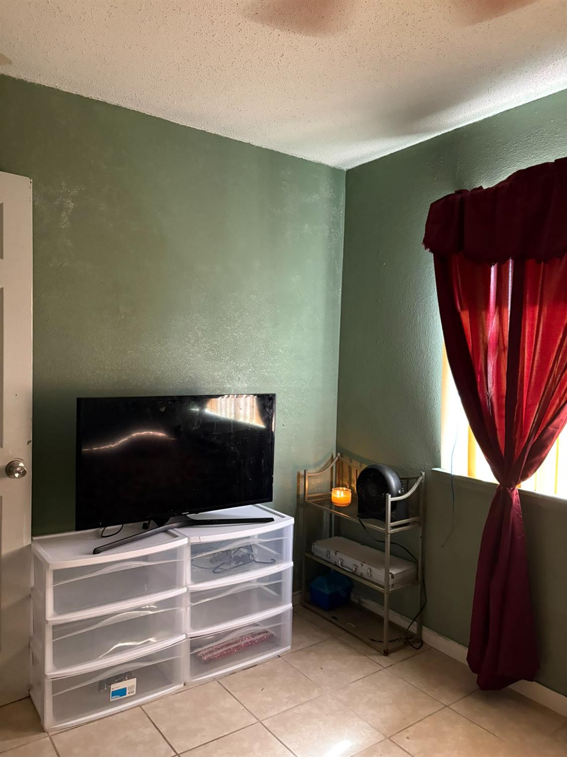 3555 E McKinley Ave, Fresno, CA 93703