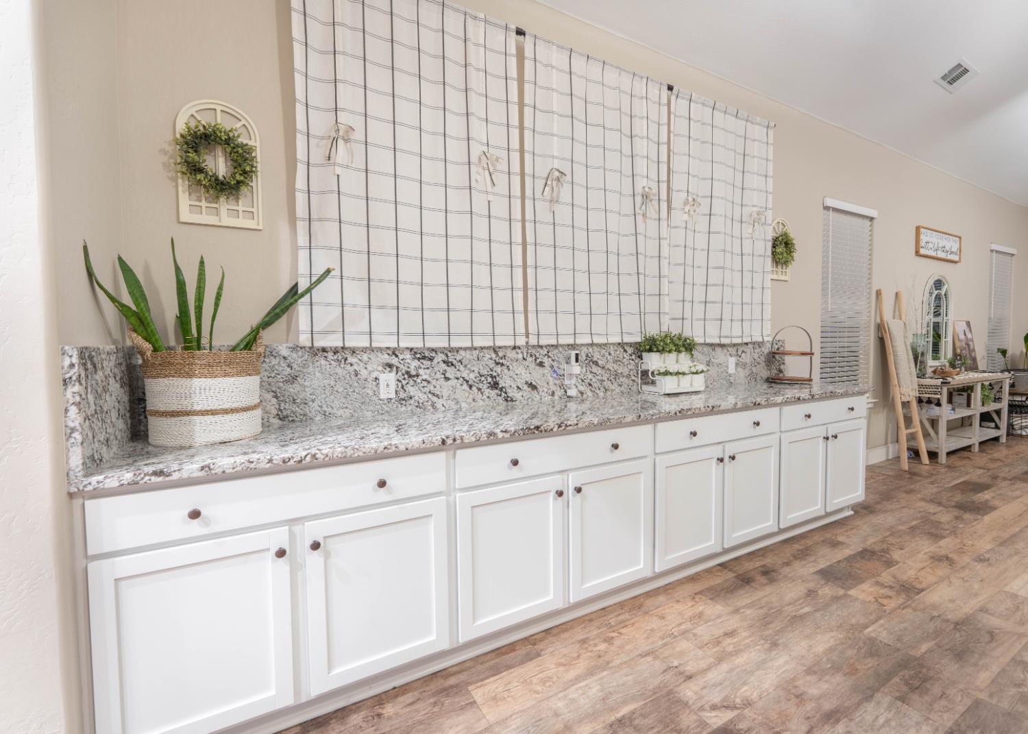 3601 Lark Ave, Visalia, CA 93291
