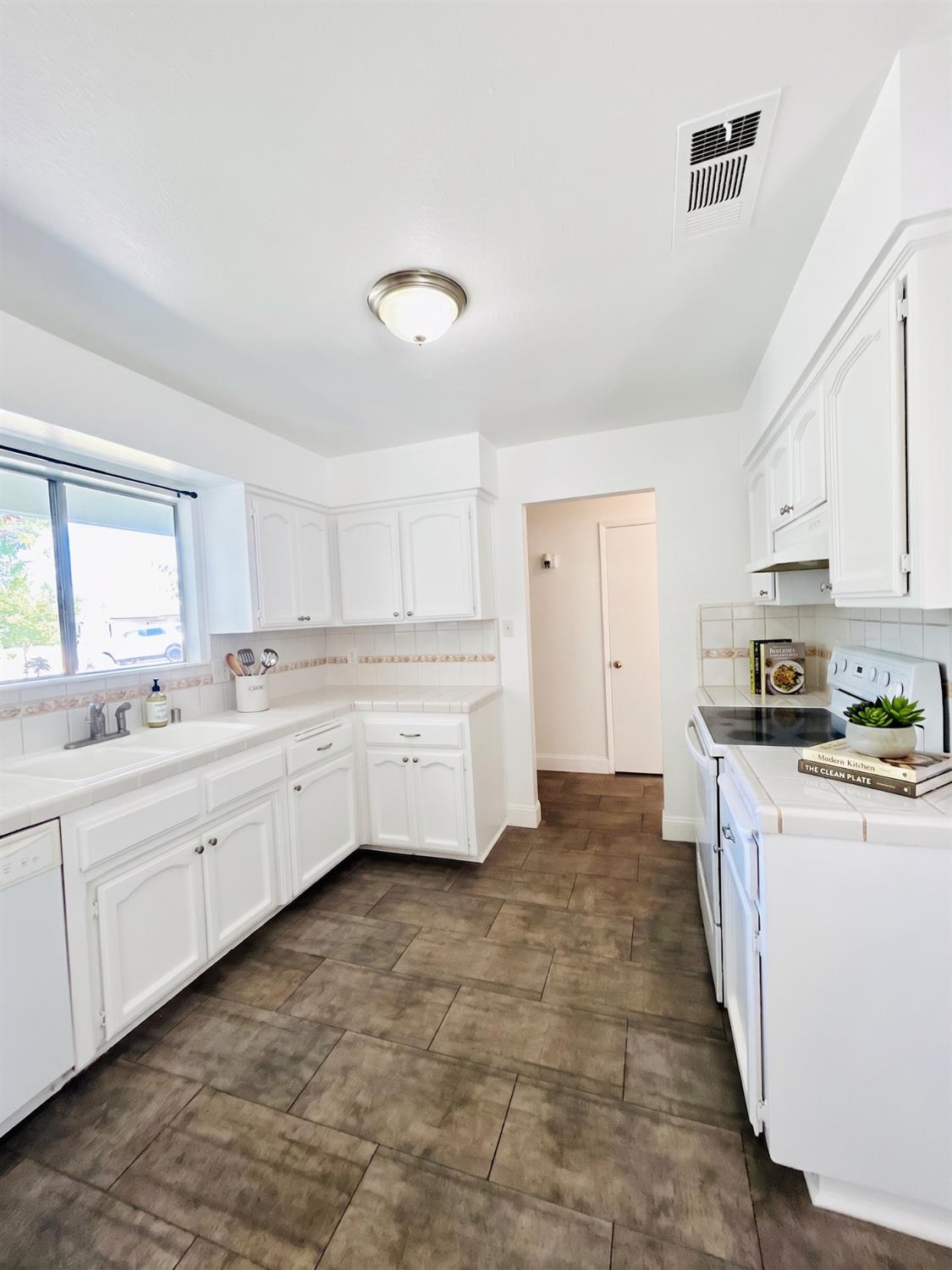3843 N Ezie Ave, Fresno, CA 93727