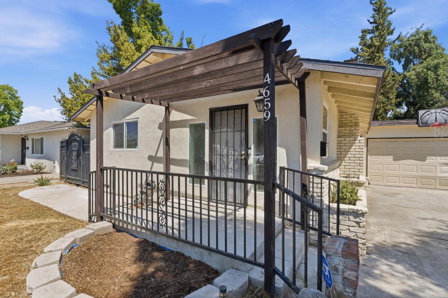 4659 E Terrace Ave, Fresno, CA 93703