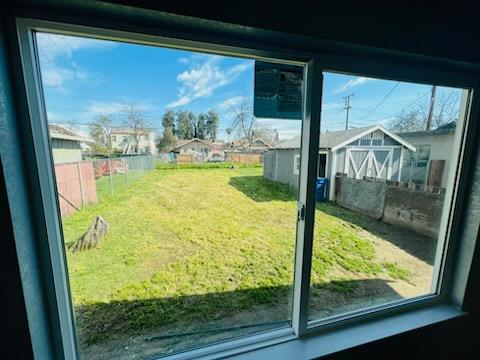 392 N Ferger Ave, Fresno, CA 93701