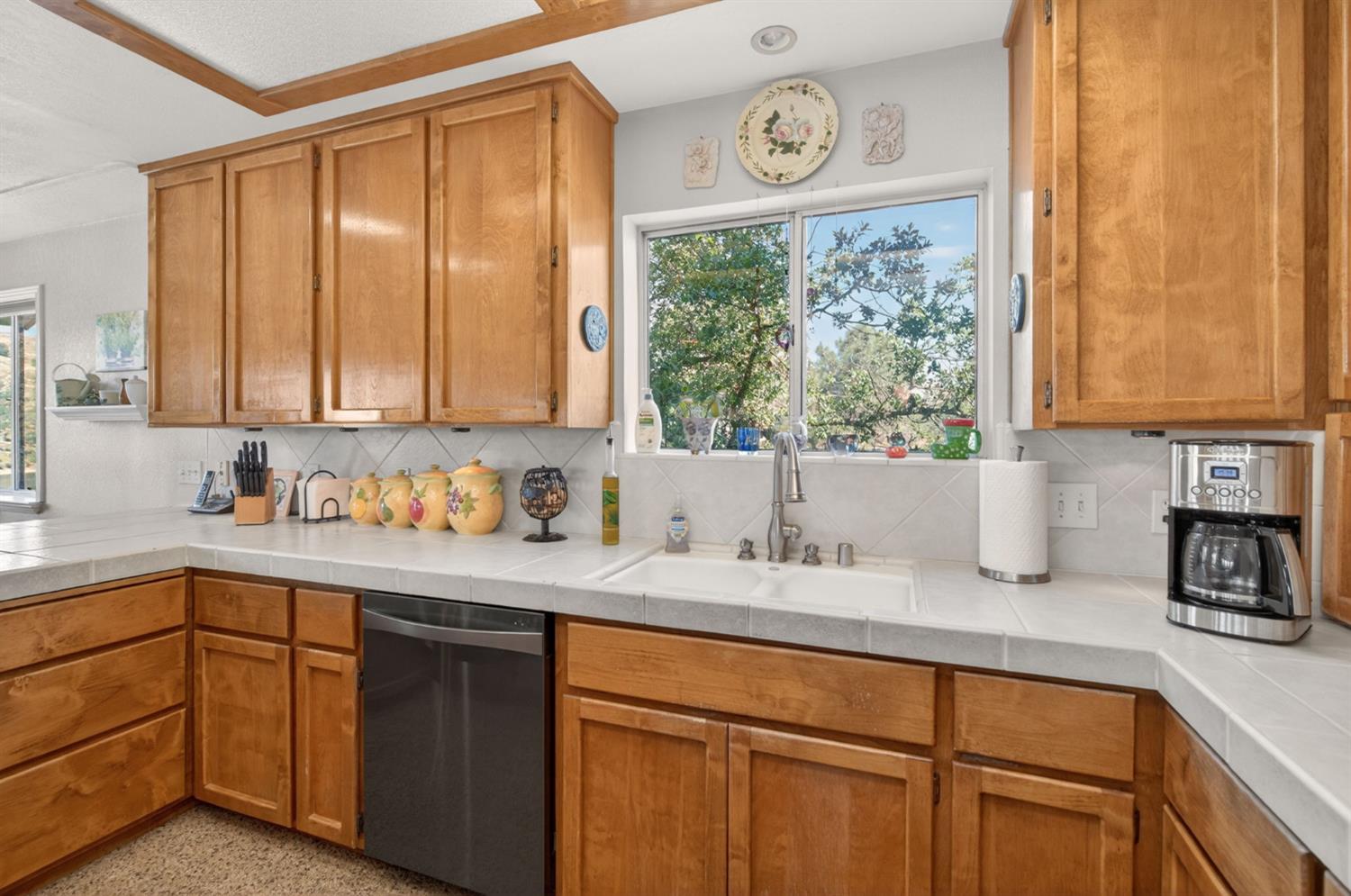 28037 Sky Harbour Rd, Friant, CA 93626