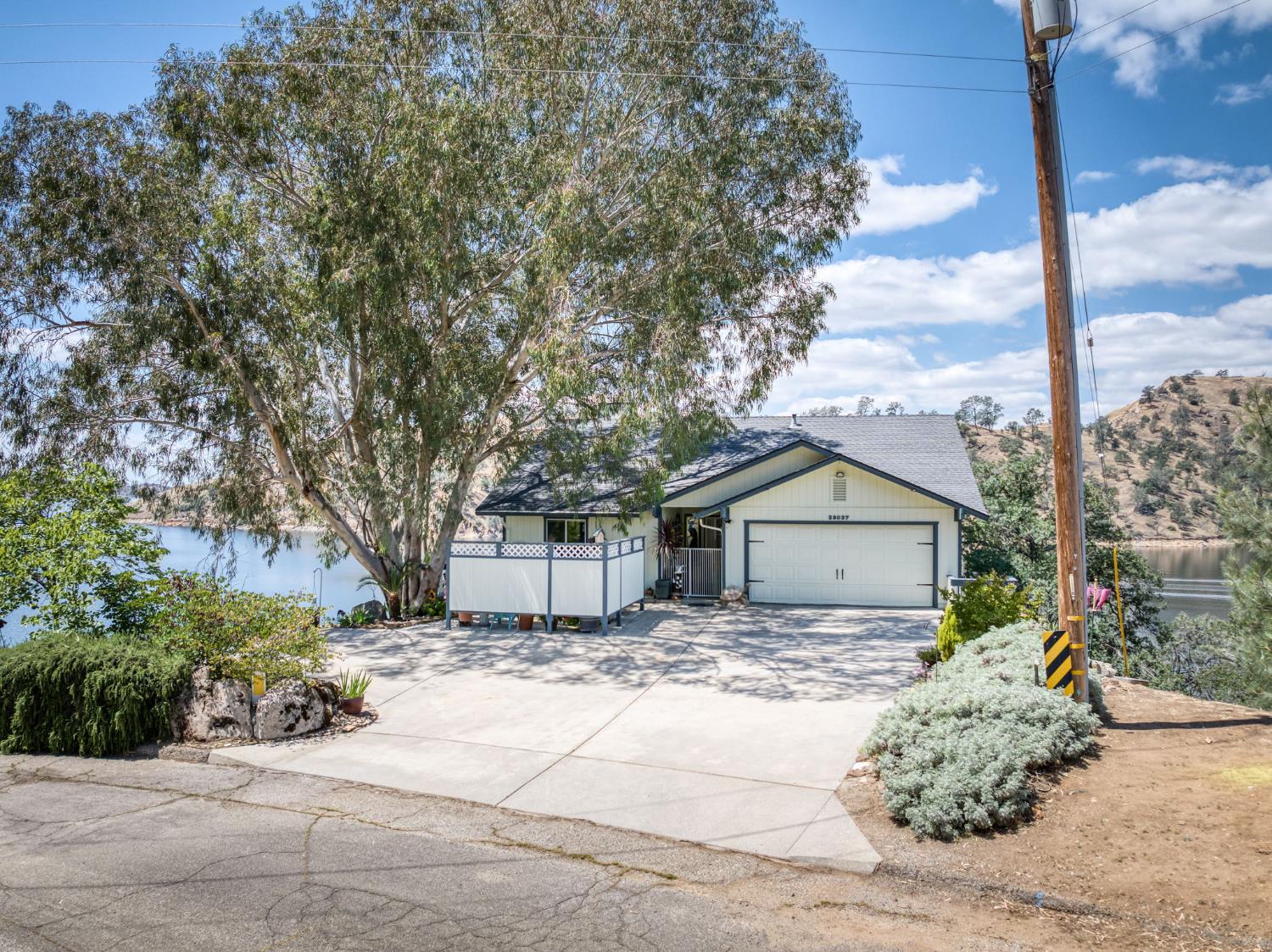 28037 Sky Harbour Rd, Friant, CA 93626