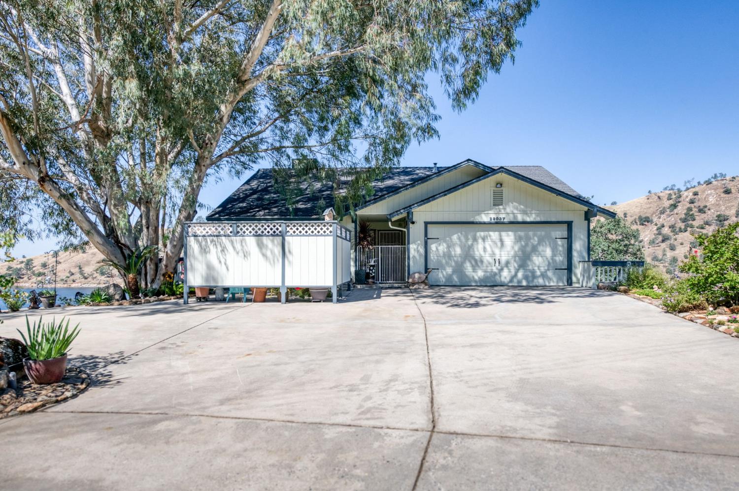 28037 Sky Harbour Rd, Friant, CA 93626