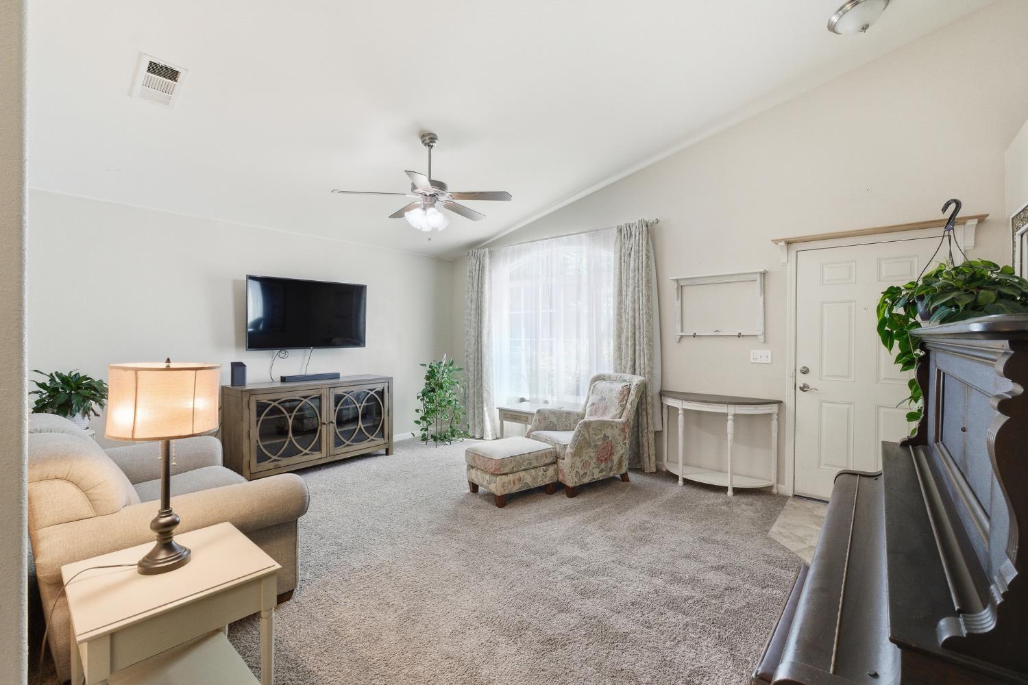 5559 E Truman Ave, Fresno, CA 93727