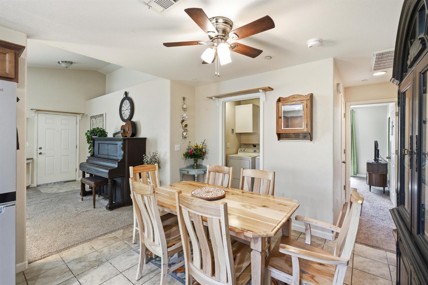5559 E Truman Ave, Fresno, CA 93727