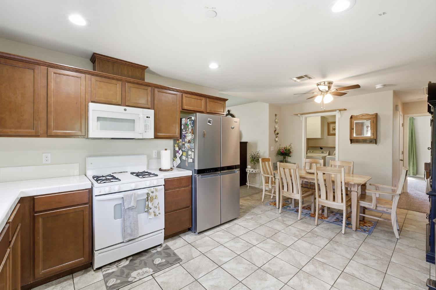 5559 E Truman Ave, Fresno, CA 93727