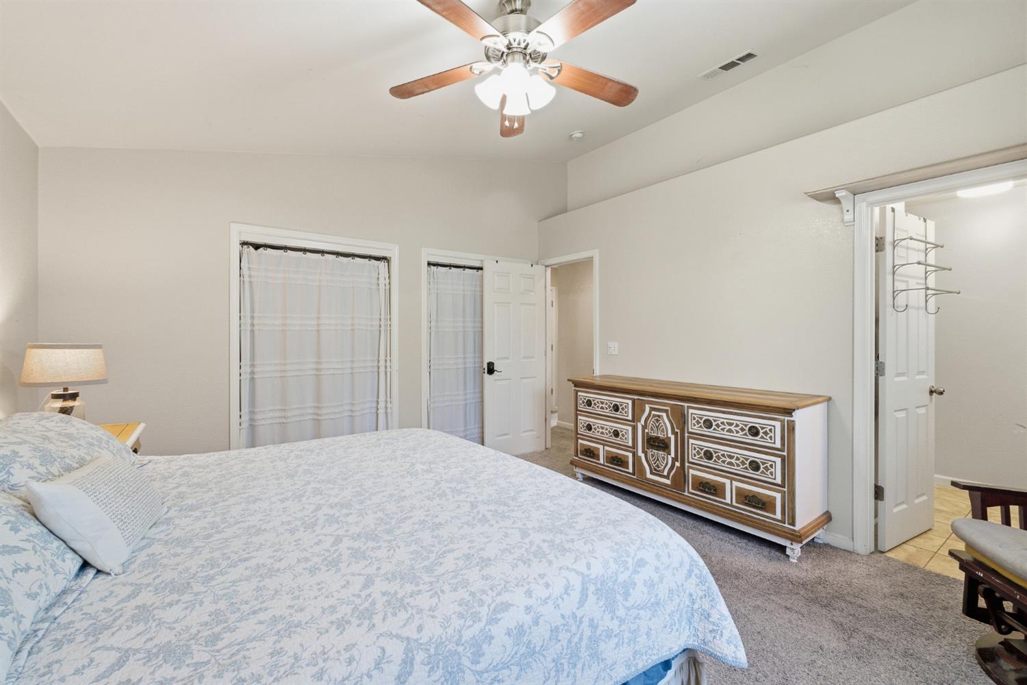 5559 E Truman Ave, Fresno, CA 93727