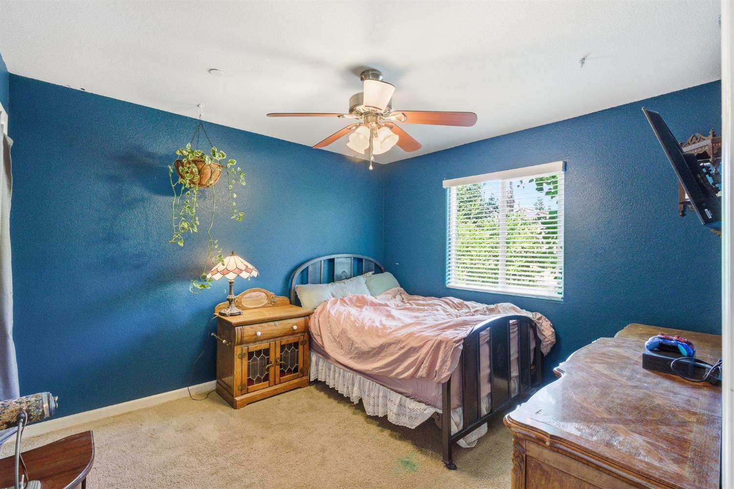 5559 E Truman Ave, Fresno, CA 93727