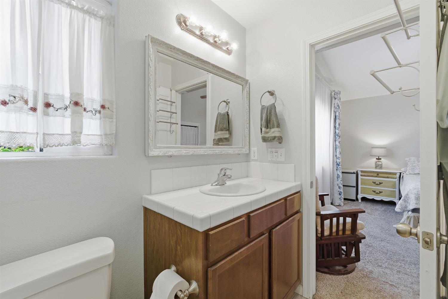 5559 E Truman Ave, Fresno, CA 93727