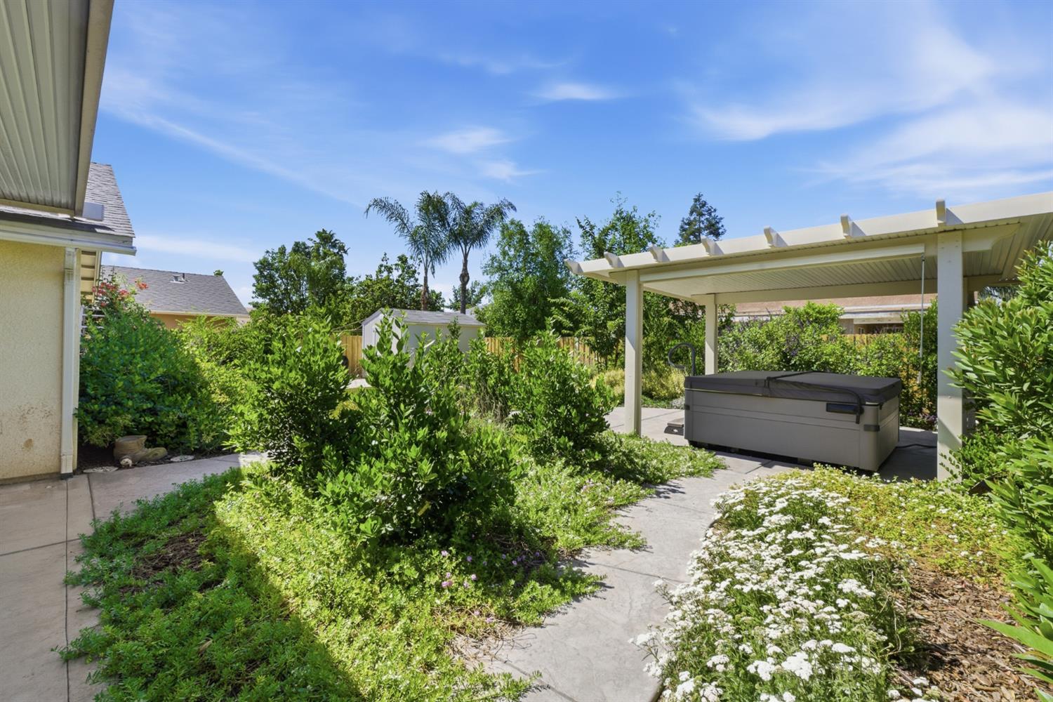 5559 E Truman Ave, Fresno, CA 93727