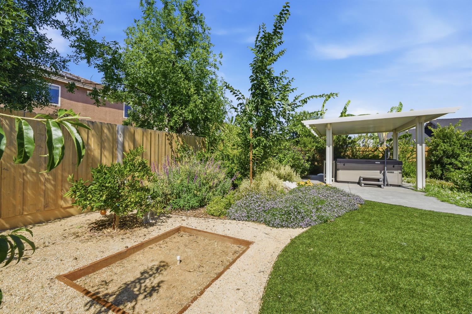 5559 E Truman Ave, Fresno, CA 93727