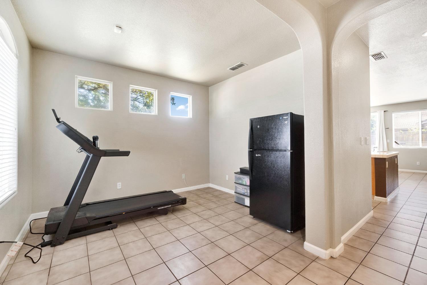 1060 San Jose Ave, Madera, CA 93637