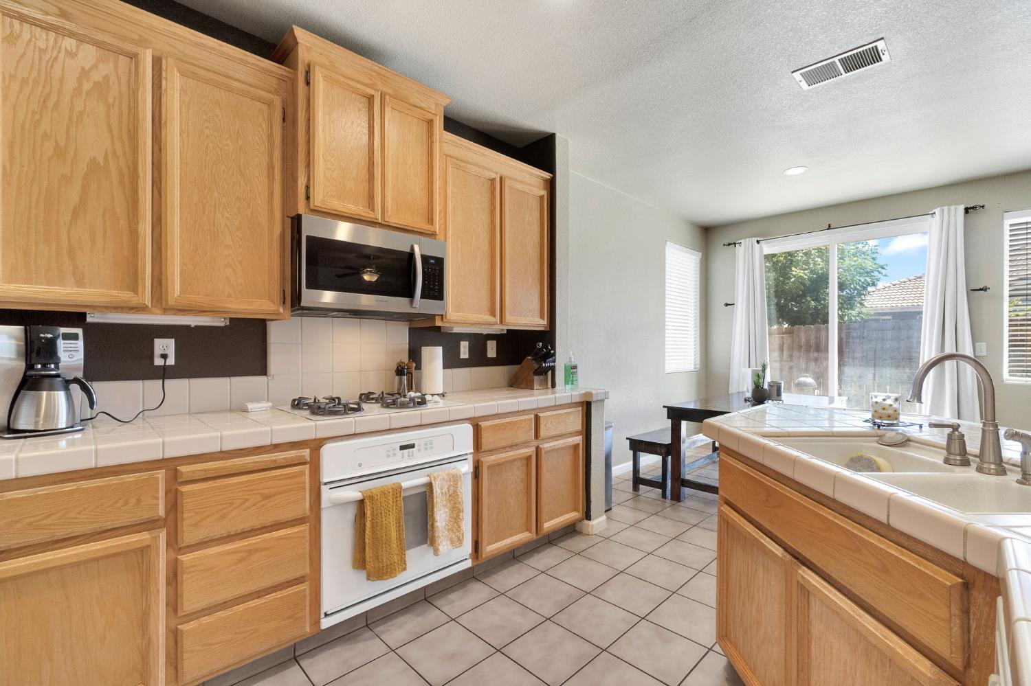 1060 San Jose Ave, Madera, CA 93637