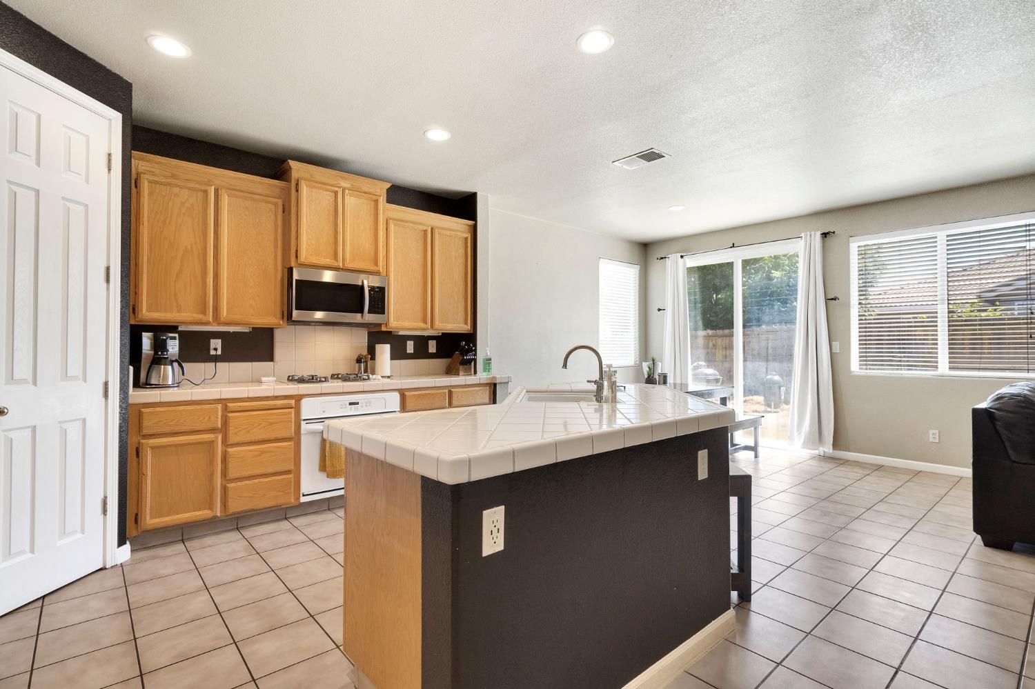 1060 San Jose Ave, Madera, CA 93637