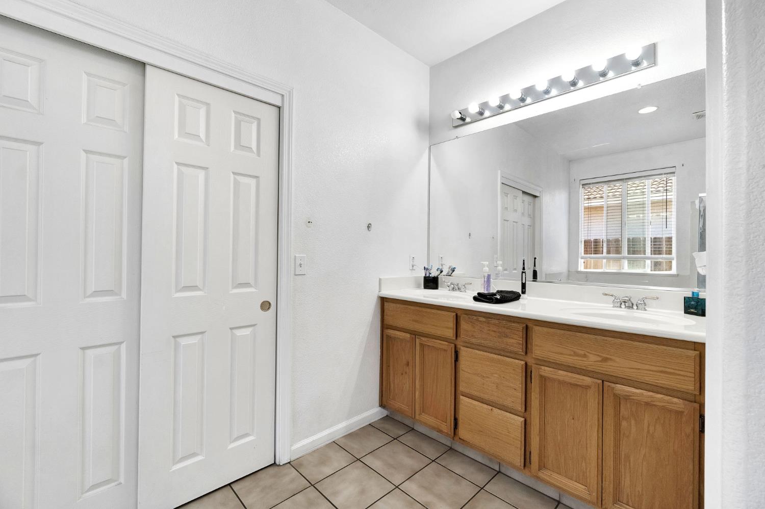 1060 San Jose Ave, Madera, CA 93637