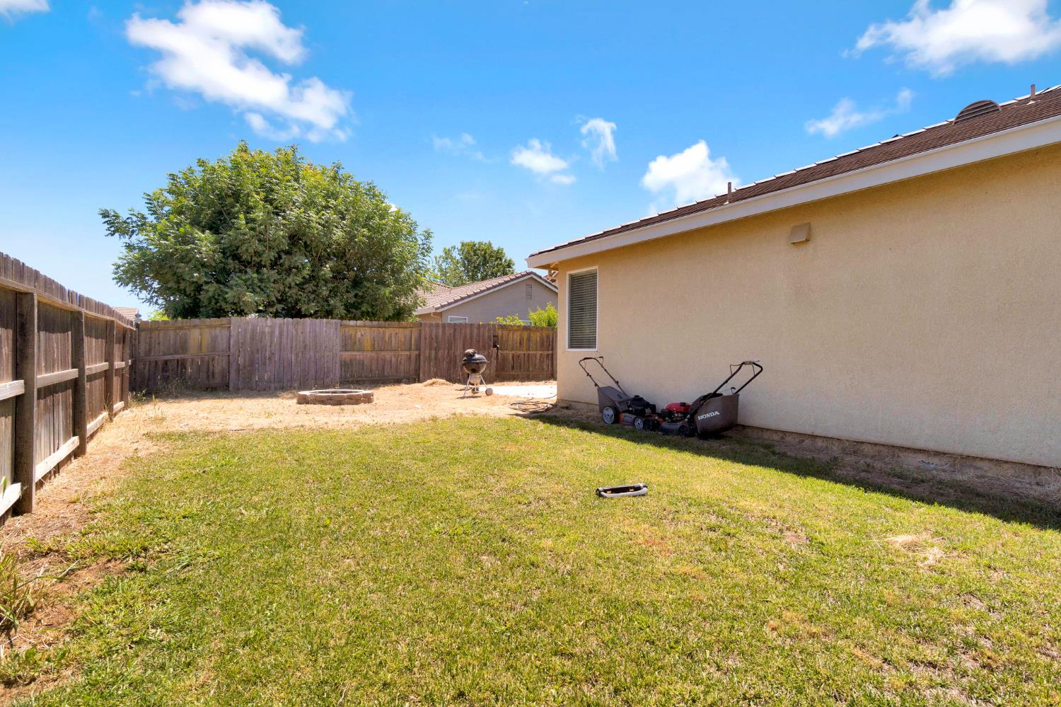1060 San Jose Ave, Madera, CA 93637