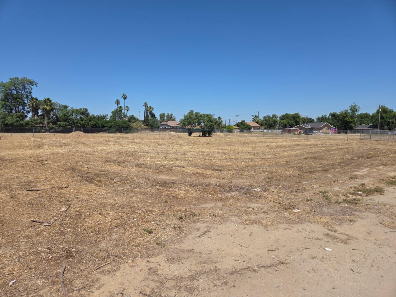 148 154 W El Dorado, Fresno, CA 93706