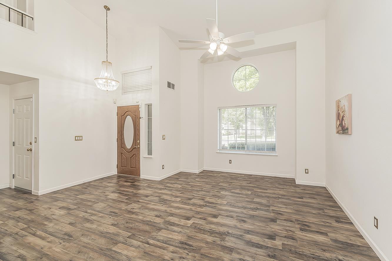 837 E Buckhill Rd, Fresno, CA 93720