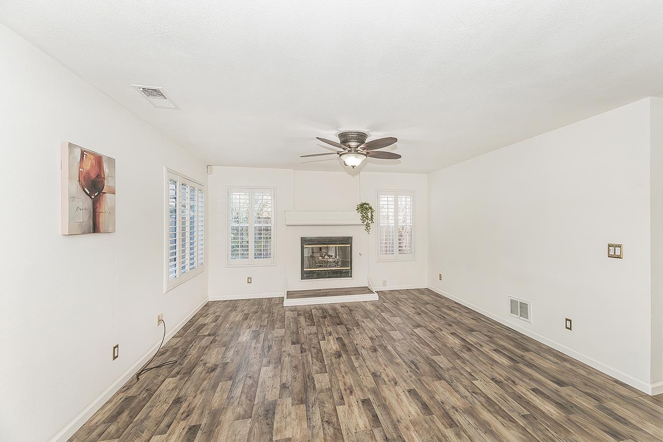 837 E Buckhill Rd, Fresno, CA 93720