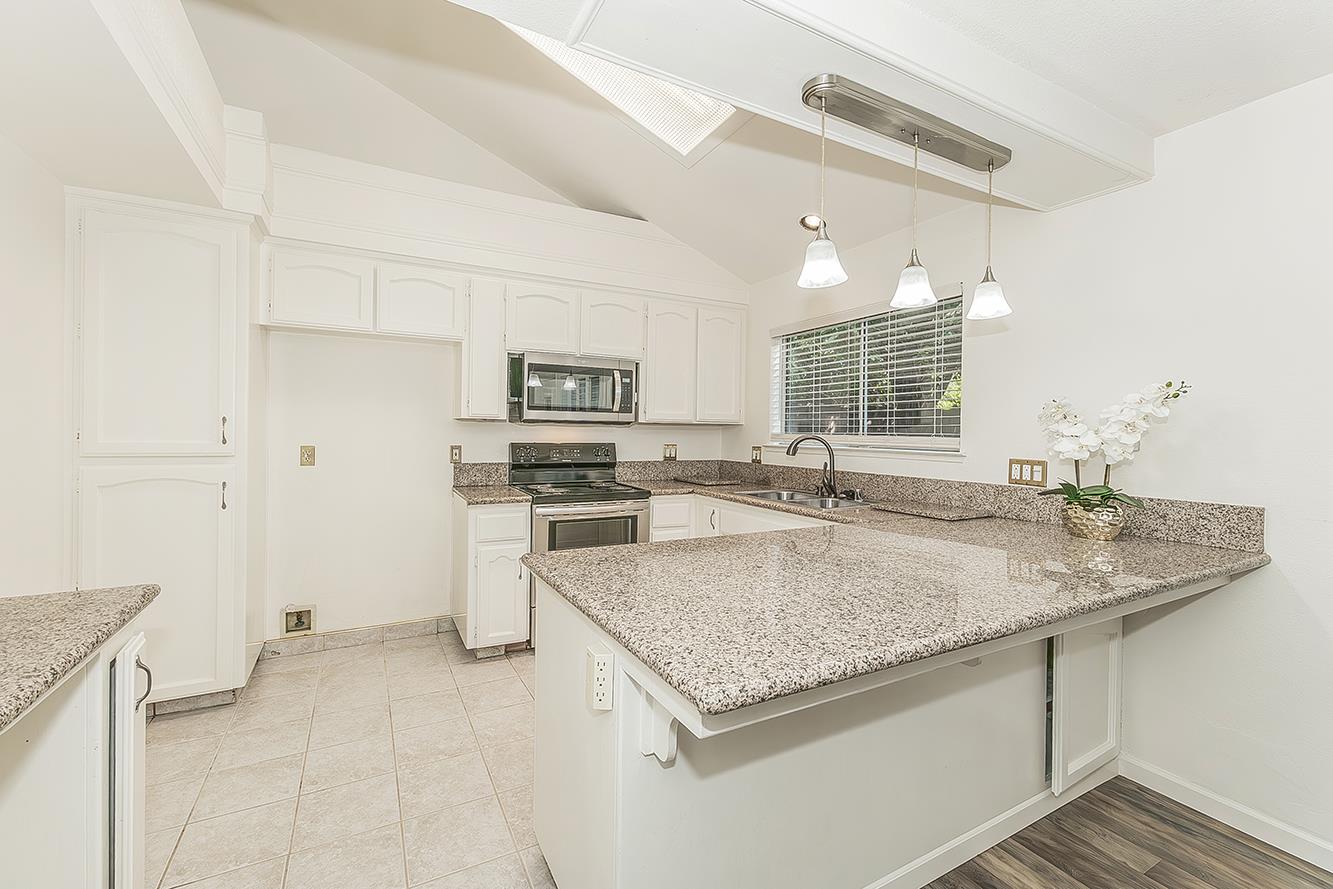 837 E Buckhill Rd, Fresno, CA 93720