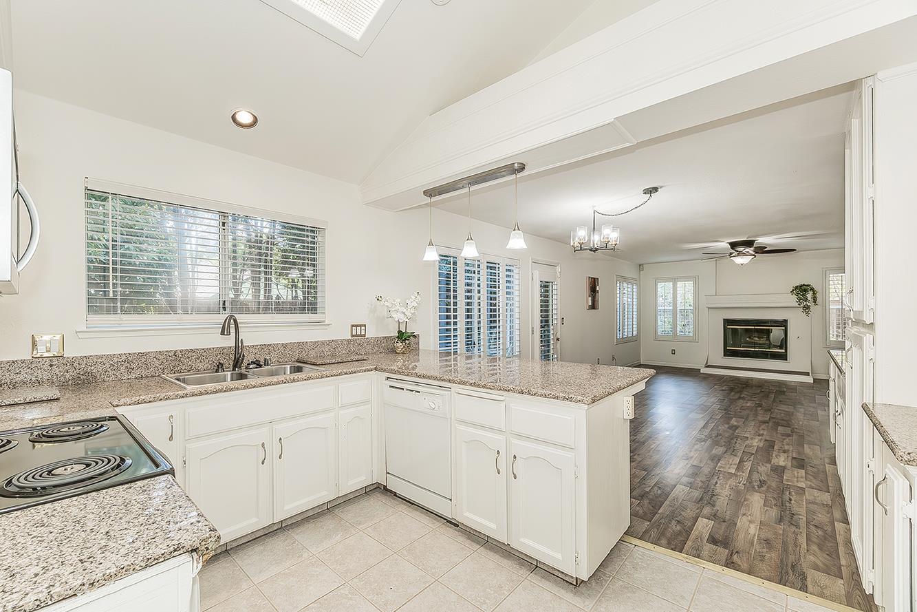 837 E Buckhill Rd, Fresno, CA 93720