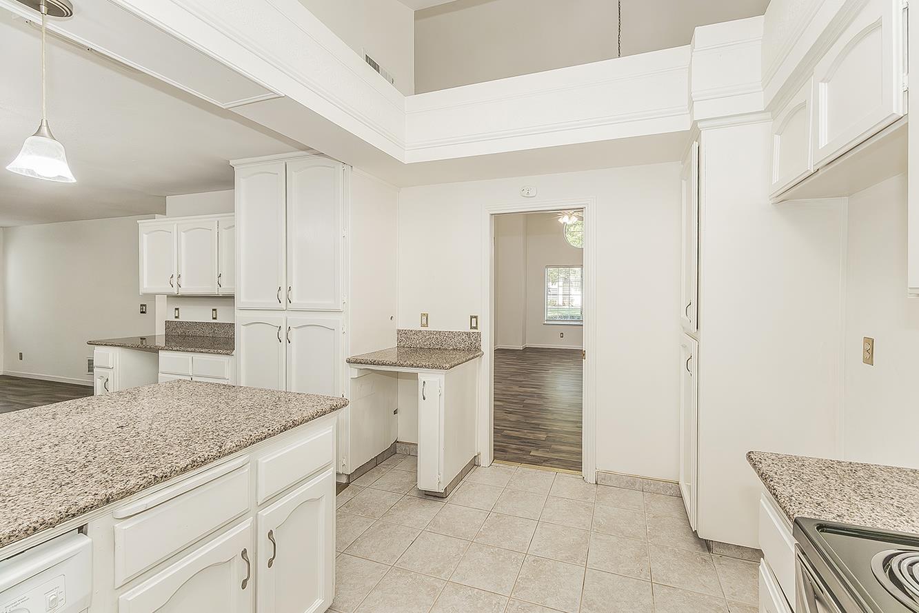 837 E Buckhill Rd, Fresno, CA 93720