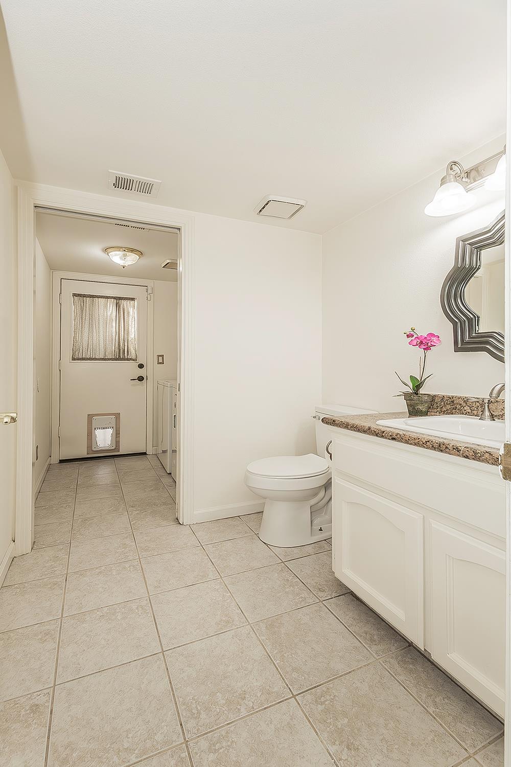 837 E Buckhill Rd, Fresno, CA 93720