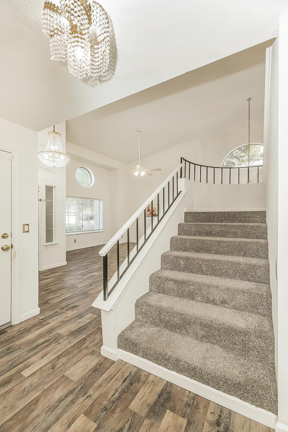 837 E Buckhill Rd, Fresno, CA 93720