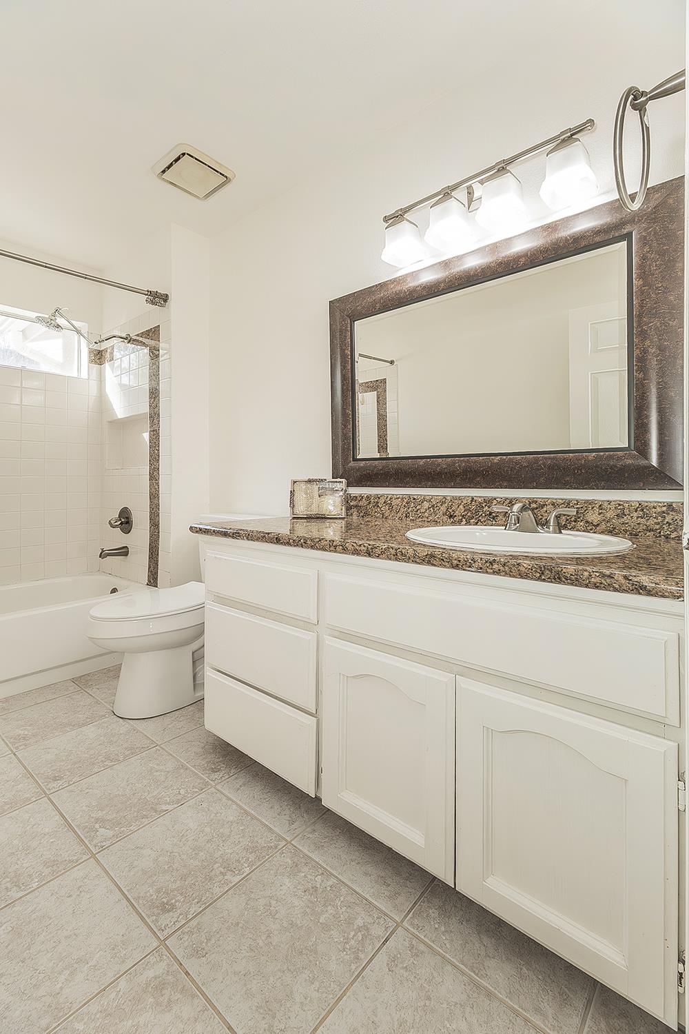 837 E Buckhill Rd, Fresno, CA 93720