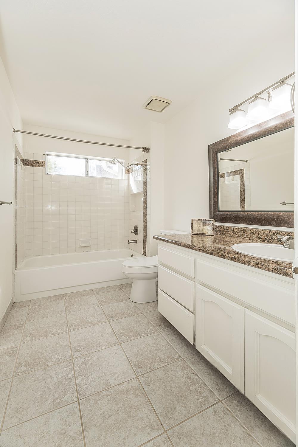 837 E Buckhill Rd, Fresno, CA 93720