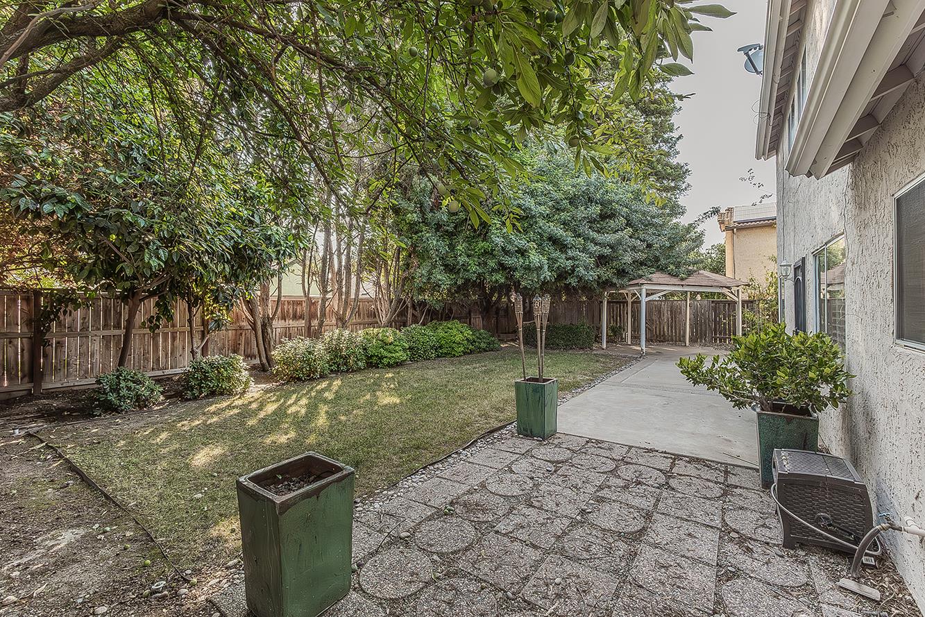 837 E Buckhill Rd, Fresno, CA 93720