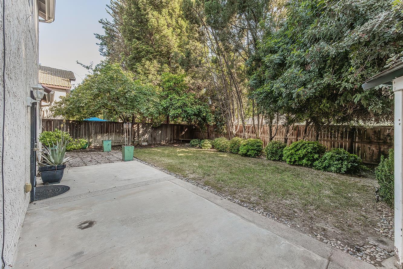 837 E Buckhill Rd, Fresno, CA 93720