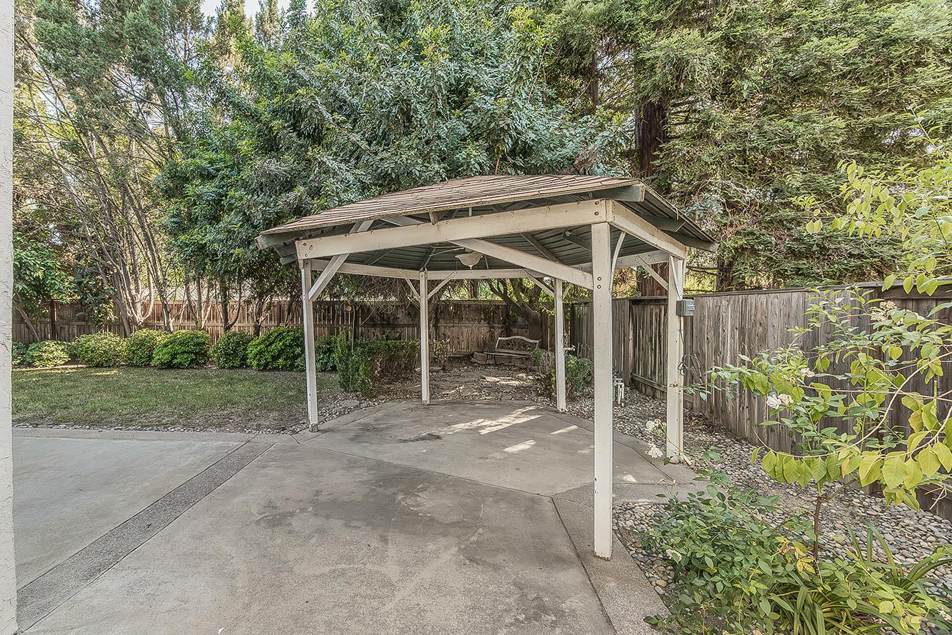 837 E Buckhill Rd, Fresno, CA 93720